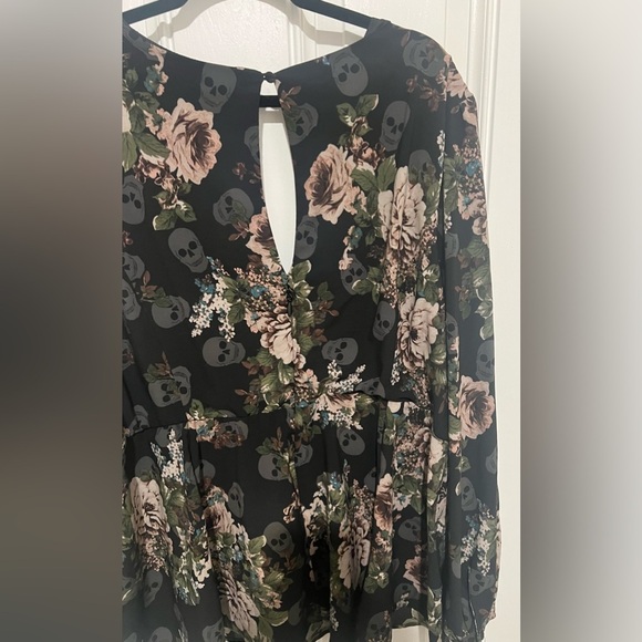 Torrid Skull Floral Peplum Sweetheart Blouse Long Sleeve Romantic Goth Size 5X - Picture 15 of 15